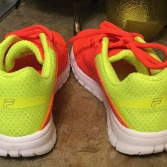 FILA GIRLS SHOES Youth Size 13Y *NEW* 13C - Picture 3 of 4